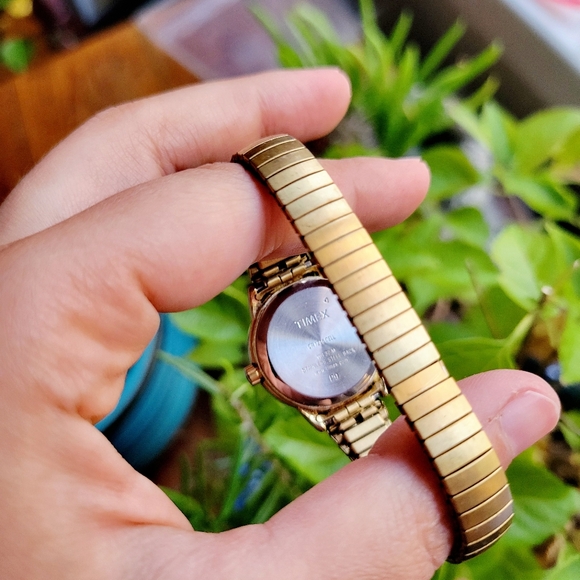 Vintage Timex Indiglo Womens Womans Gold Round Analog Calendar Stretch Watch - Picture 9 of 10